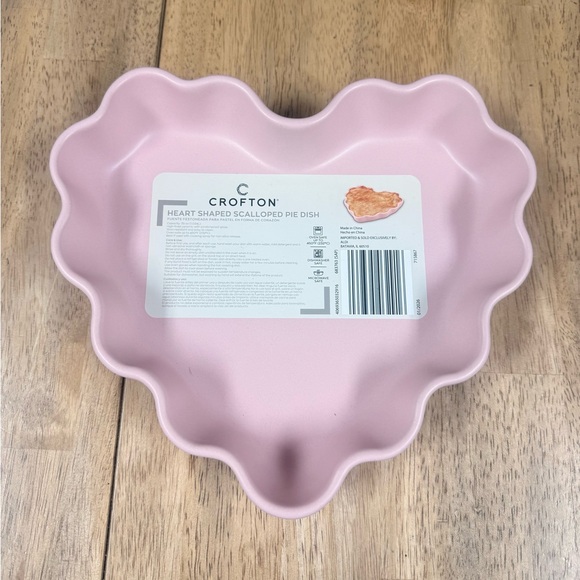 Croton Other - Croton Pink Heart-Shaped Scalloped Pie Dish